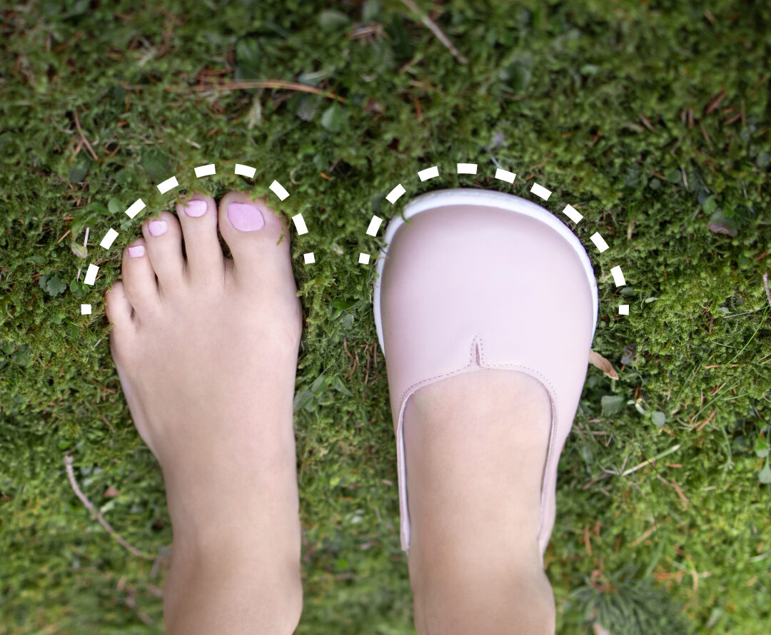 Kodėl vaikams svarbu vaikščioti basomis